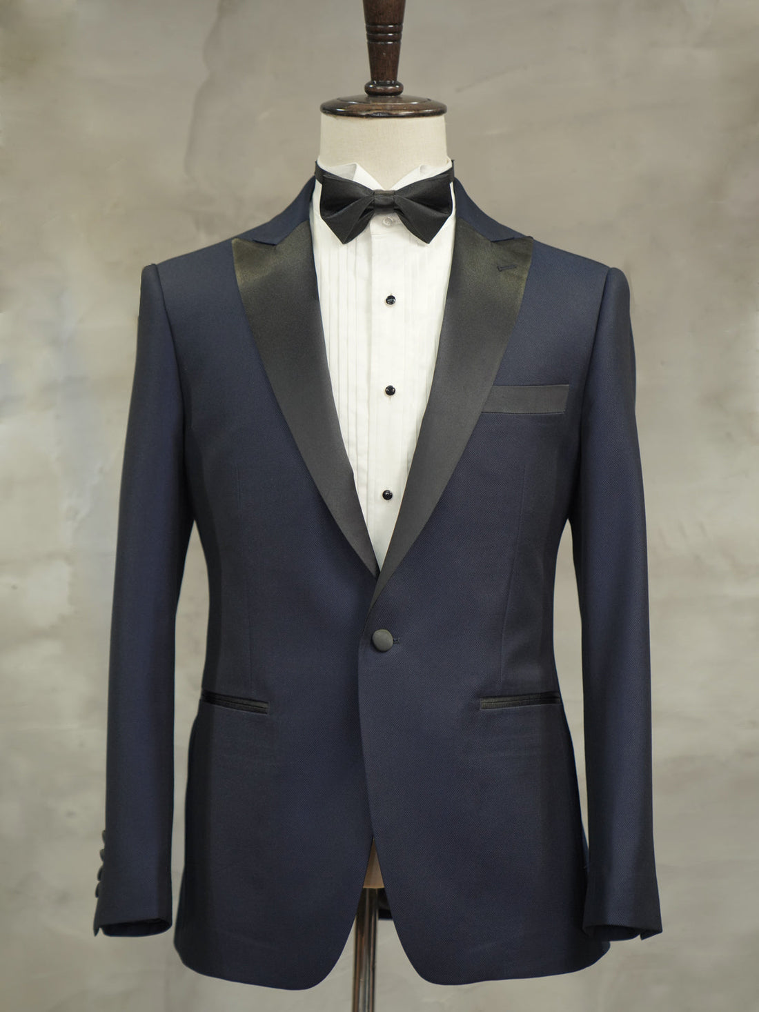 "how to tie a bow tie"