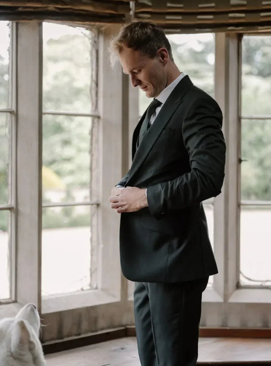 Tailored Perfection in Green: A Groom’s Journey at the Jewellery Quarter