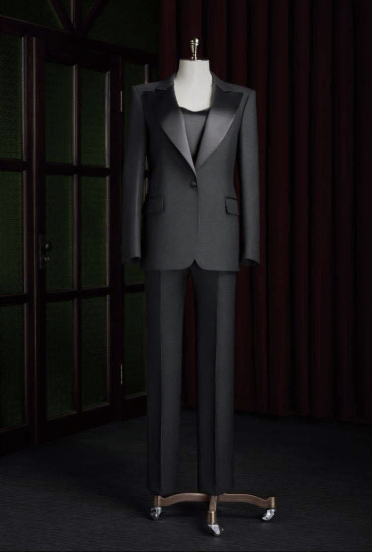 Ladies Black Evening Suit With Peaked Lapels